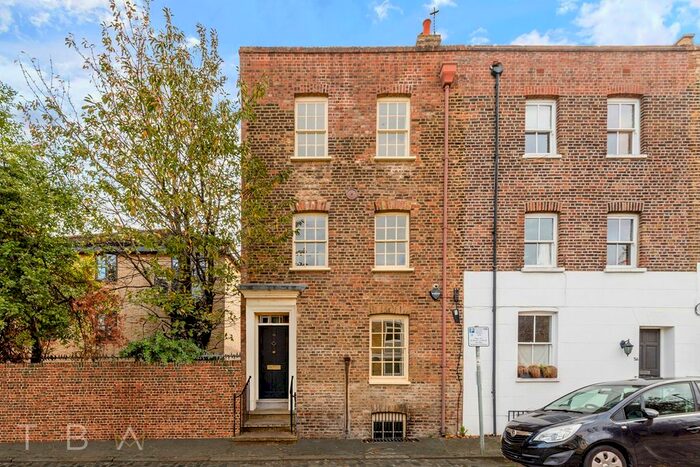 3 Bedroom End Of Terrace House To Rent In Padbury Court, London, E2