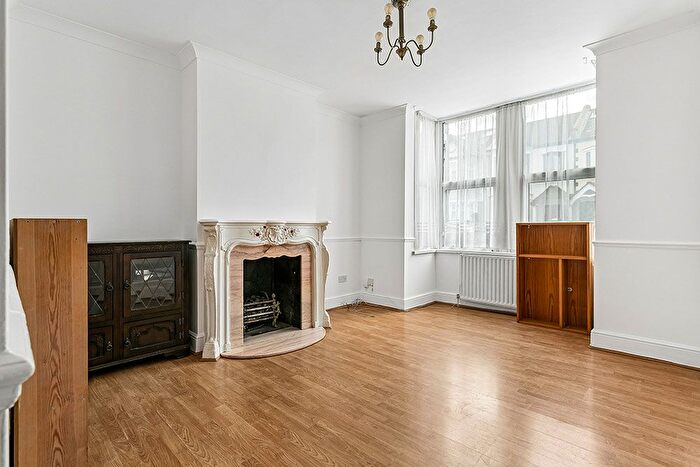 2 Bedroom Flat To Rent In Essex Road, Leyton, E10