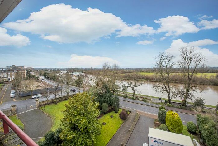 2 Bedroom Flat To Rent In Portsmouth Road, Kingston Upon Thames, KT1