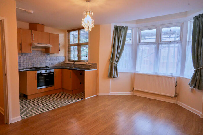 2 Bedroom Flat To Rent In -, Cliftonville, Margate, CT9