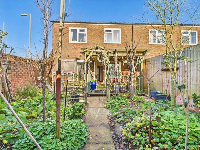 3 Bedroom End Terrace House For Sale In Montserrat Road, Basingstoke, RG24