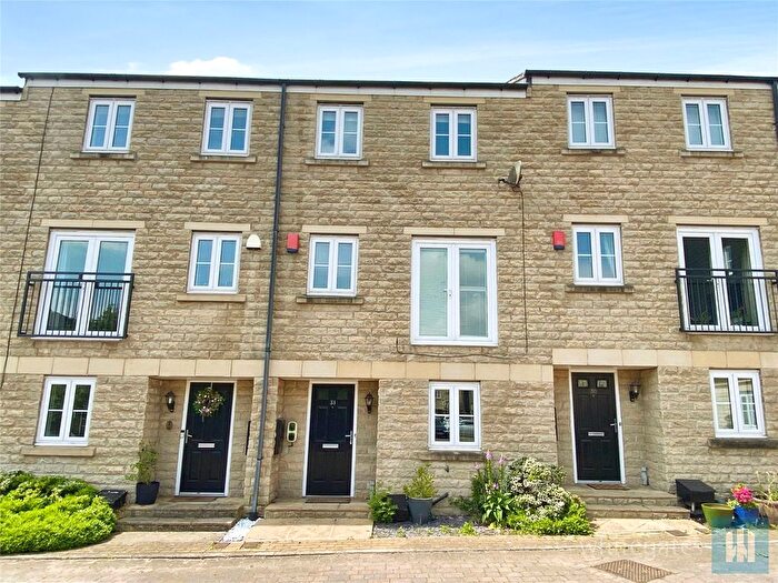 4 Bedroom Town House To Rent In Rotary Close, Dewsbury, West Yorkshire, WF13