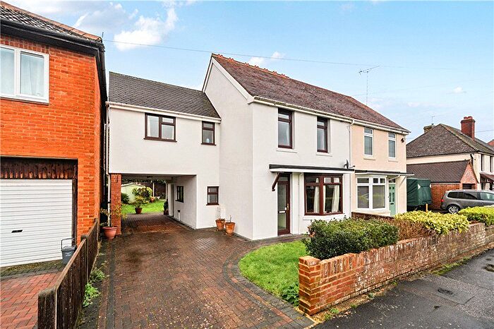 4 Bedroom Semi Detached House For Sale In New Road, Romsey, Hampshire, SO51