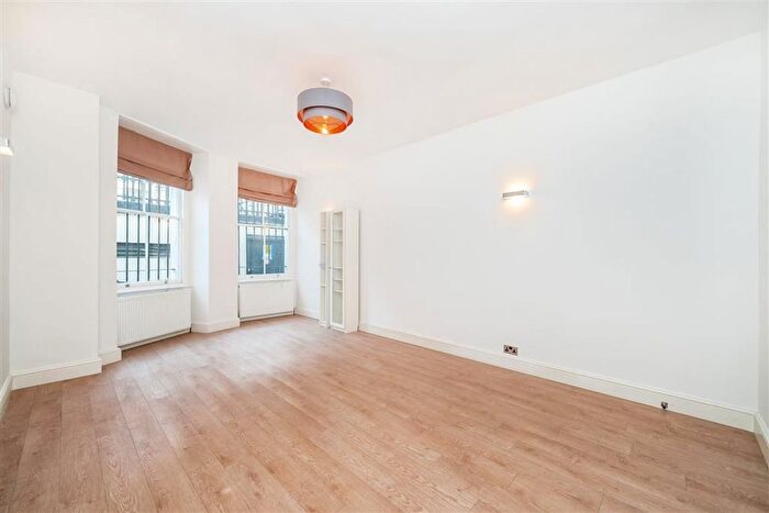 3 Bedroom Flat To Rent In Cornwall Gardens, South Kensington, SW7