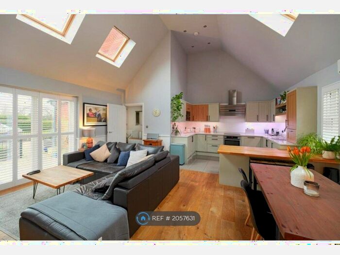 2 Bedroom Flat To Rent In Eversley Park, Folkestone, CT20