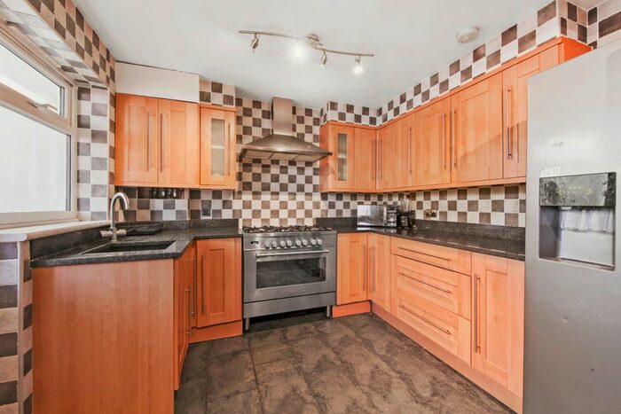 3 Bedroom Bungalow To Rent In Briscoe Road, Rainham, RM13