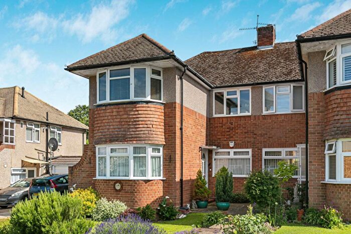 2 Bedroom Maisonette For Sale In Willis Close, Epsom, KT18