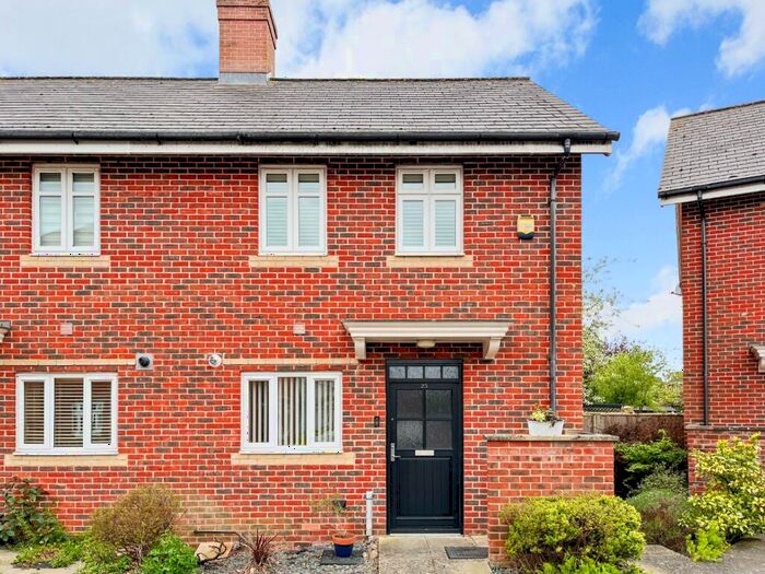 2 Bedroom Semi-Detached House To Rent In Gabriels Square, Reading, RG6