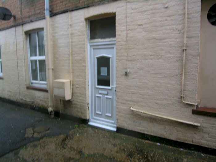 3 Bedroom Flat To Rent In Bedroom Second Floor Flat In Bournemouth, BH8