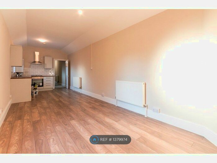 2 Bedroom Flat To Rent In Chepstow Road, Newport, NP19