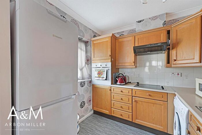 1 Bedroom Retirement Property For Sale In Limewood Court, Redbridge, IG4