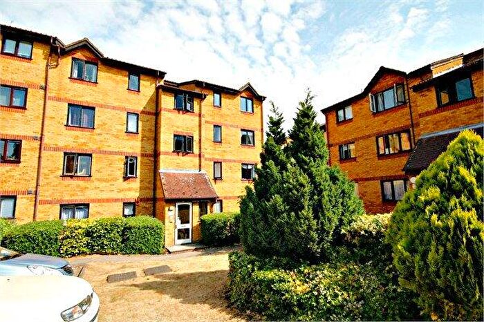 2 Bedroom Flat For Sale In Cornmow Drive, Dollis Hill, NW10