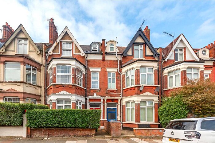 4 Bedroom Apartment To Rent In Sheldon Road, London, NW2