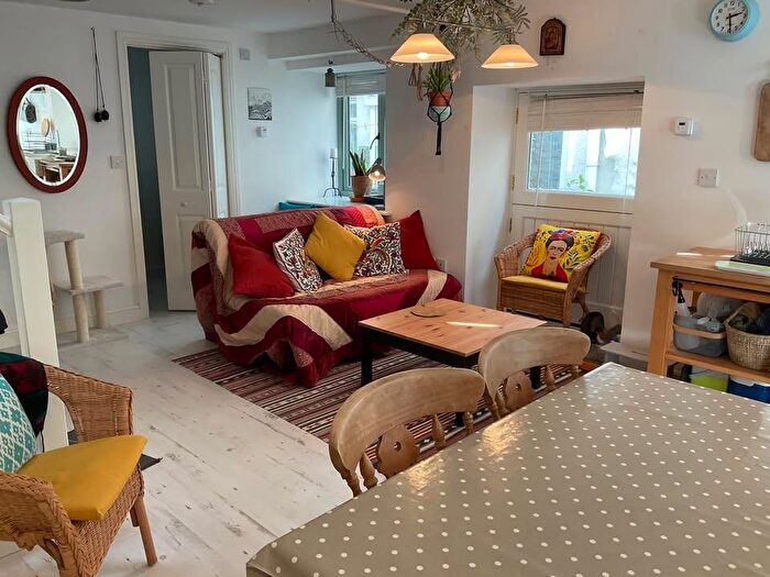 2 Bedroom Character Property For Sale In Bridge Street, Llandeilo, SA19