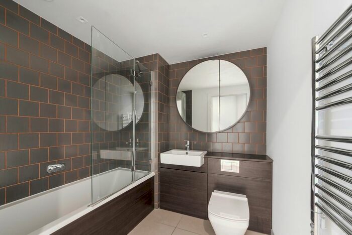 2 Bedroom Flat To Rent In Royal Docks West, Western Gateway, London, E16