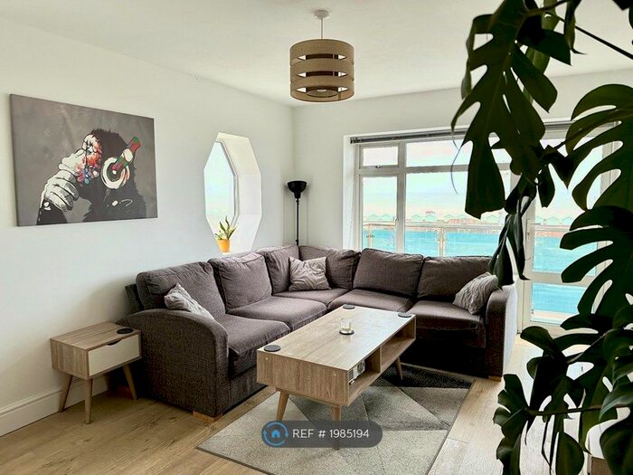 3 Bedroom Flat To Rent In Langdale Court, Hove, BN3