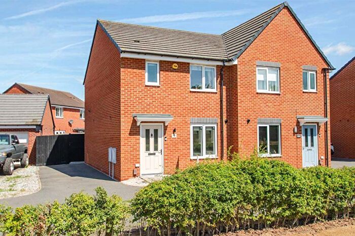 3 Bedroom Semi-Detached House For Sale In Murcott End, Burntwood, WS7