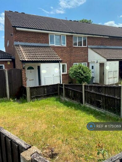 4 Bedroom Maisonette To Rent In Sellwood Drive, Barnet, EN5