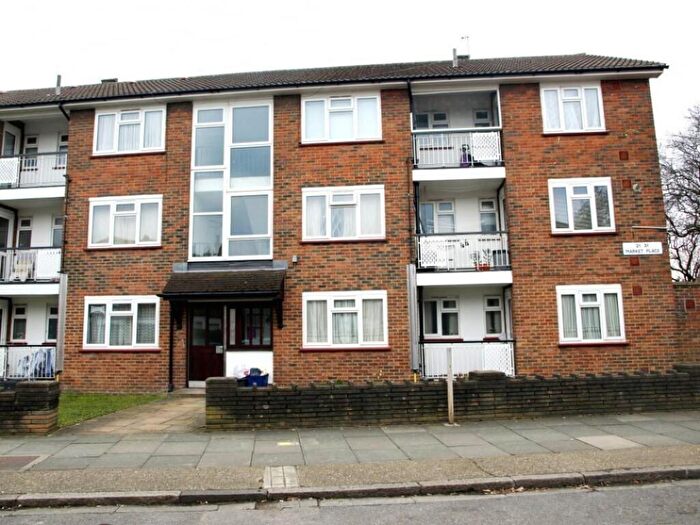 3 Bedroom Flat For Sale In Market Place London, N2