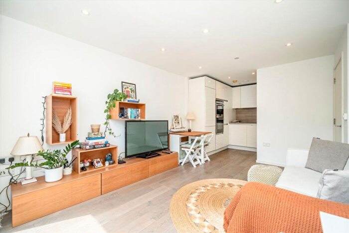 1 Bedroom Flat To Rent In Central Street, Clerkenwell, EC1V