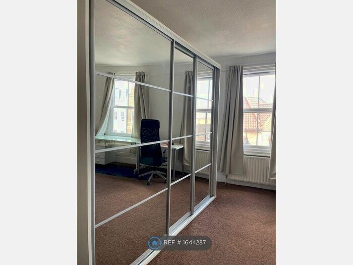 Studio To Rent In Queens Road, Buckhurst Hill, IG9
