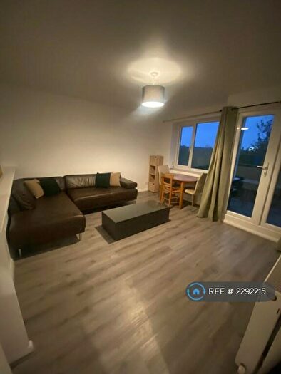 3 Bedroom Flat To Rent In Deerhurst House, London, SE15