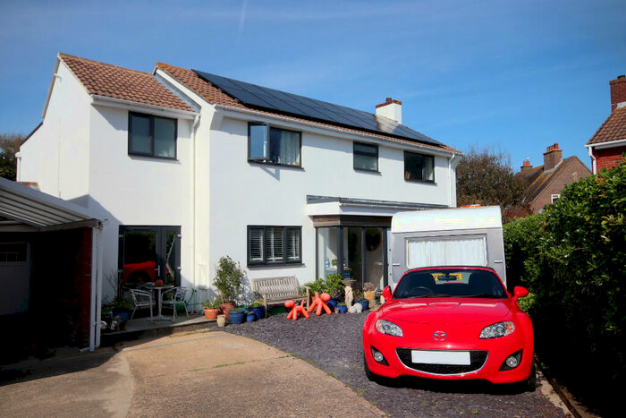 4 Bedroom Detached House To Rent In Swallow Drive, Milford On Sea, SO41