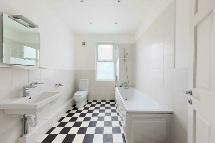 2 Bedroom Flat To Rent In Dames Road, Forest Gate, E7