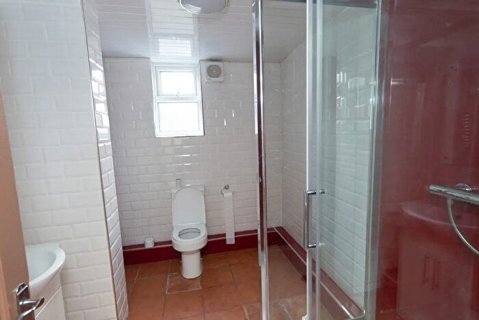 7 Bedroom Terraced House To Rent In Headingley Avenue, Leeds, West Yorkshire, LS6