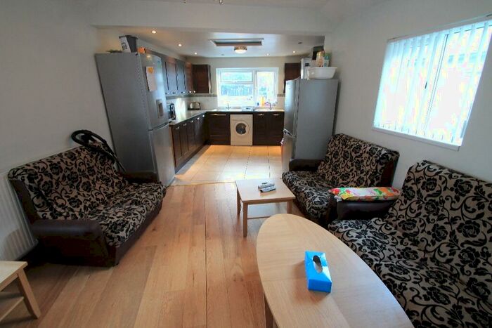7 Bedroom Maisonette To Rent In Miskin Street, Cardiff(City), CF24