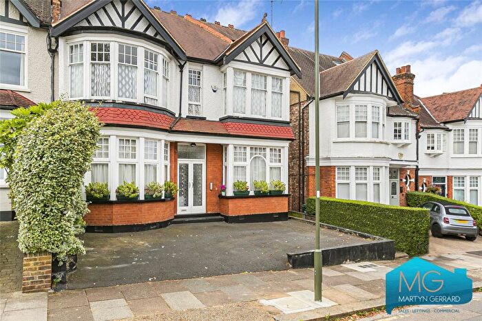 2 Bedroom Apartment For Sale In Church Crescent, Church End, London, N3