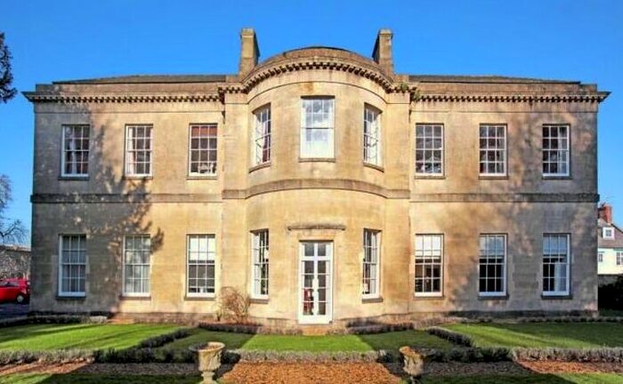 2 Bedroom Flat To Rent In Castle Street, Calne, SN11