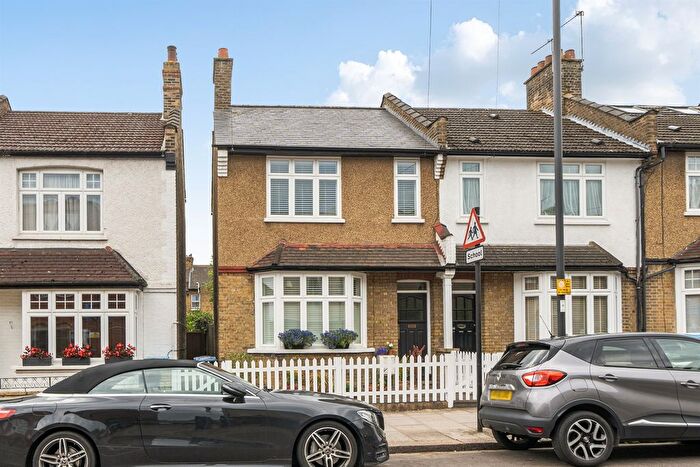 3 Bedroom End Terrace House For Sale In Holtwhites Hill, Enfield, EN2