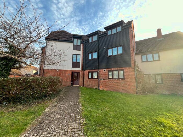 2 Bedroom Flat To Rent In Standingford, Harlow, CM19