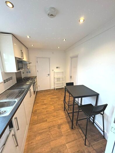 1 Bedroom Flat To Rent In The Broadway, Southall, UB1