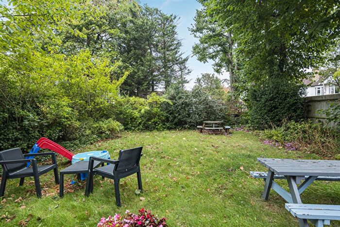 3 Bedroom Flat For Sale In Blake Hall Road, Wanstead, E11