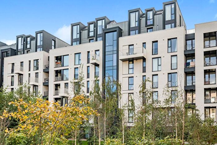 3 Bedroom Flat To Rent In Stratford, Stratford, London, E15