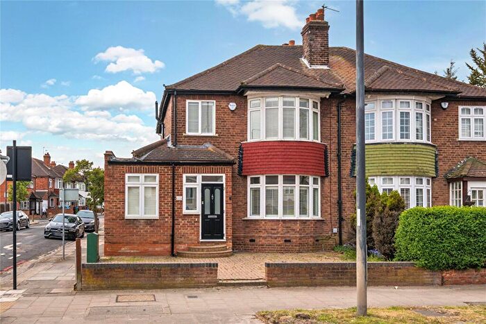 4 Bedroom Semi-Detached House For Sale In Sidcup Road, London, SE9