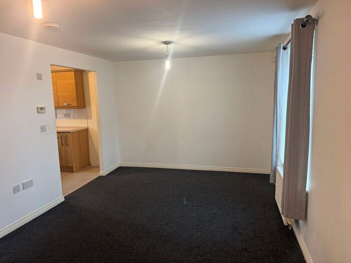 2 Bedroom Flat To Rent In Appleton Street, Manchester, M8