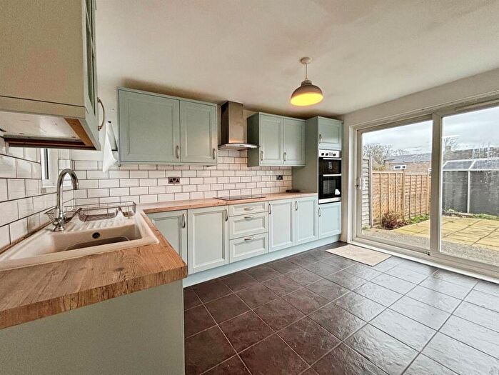 3 Bedroom Terraced House For Sale In Sycamore Way, Basingstoke, RG23