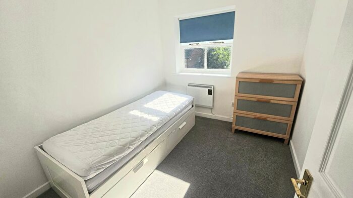 2 Bedroom Flat To Rent In Burton Road, Manchester, M20