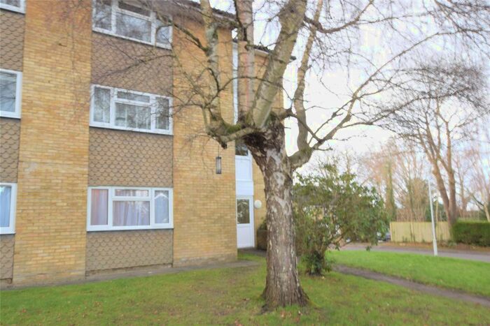 2 Bedroom Flat To Rent In Chenies Close, Tunbridge Wells, Kent, TN2