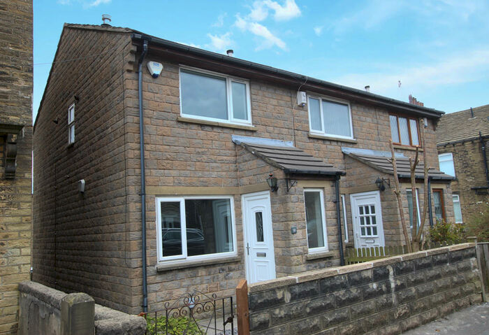 2 Bedroom End Of Terrace House To Rent In North Parade, Allerton, Bradford, BD15