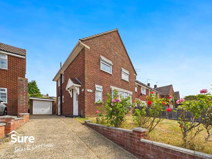 3 Bedroom Semi-Detached House To Rent In Lower Barn, Hemel Hempstead, Hertfordshire, HP3