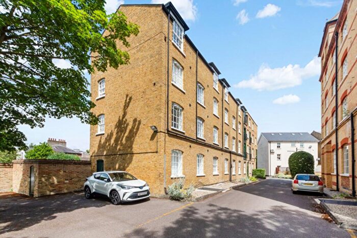 2 Bedroom Flat To Rent In Park Road, Bromley, BR1