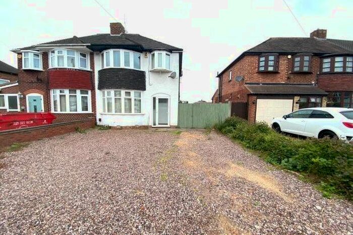 3 Bedroom Semi-Detached House To Rent In Selworthy Road, Birmingham, B36