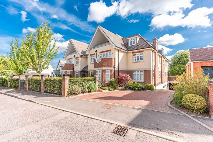2 Bedroom Flat For Sale In Finch Lane, Bushey, WD23