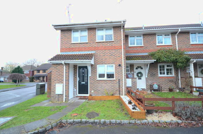 2 Bedroom Semi-Detached House To Rent In Hawkins Grove Fleet, GU51