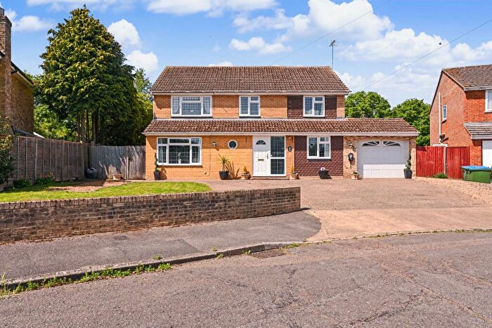 4 Bedroom Detached House For Sale In No Chain - Campion Close, Broughton, HP20