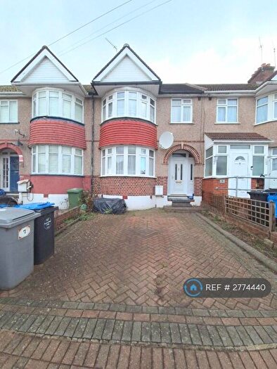 4 Bedroom Terraced House To Rent In Dimsdale Drive, London, NW9